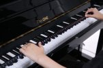 Chon-dan-piano-cho-nguoi-moi-bat-dau-phu-hop.jpg